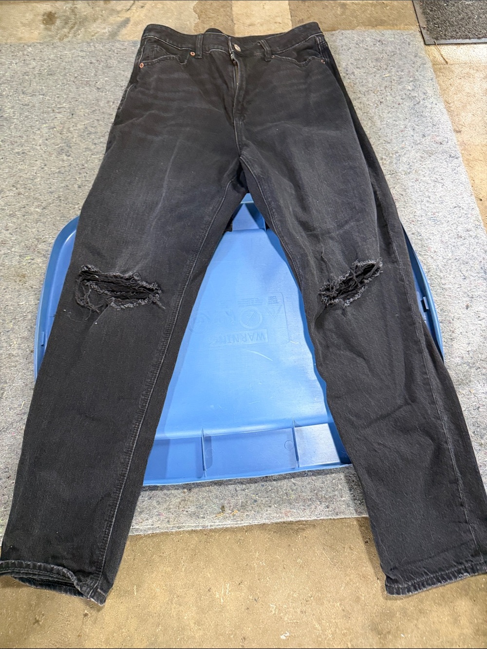 American Eagle Outfitters mom jeans